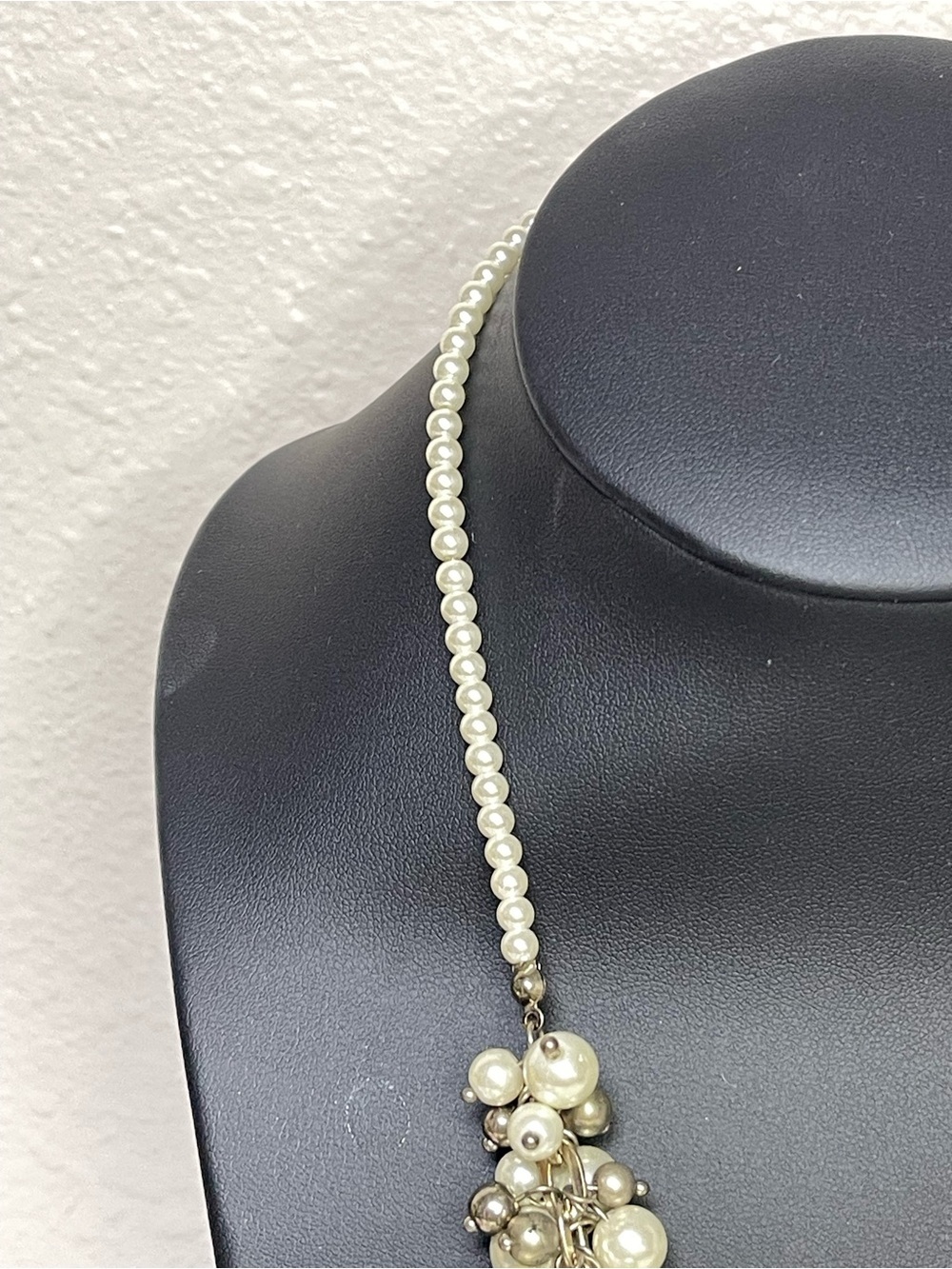 LOFT Clustered Pearl Necklace in Cream and Gold-Tone - Picture 5 of 9